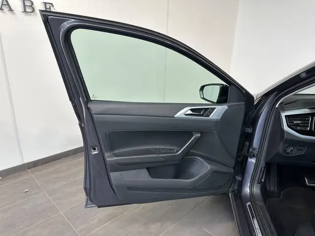 Volkswagen Polo view 6