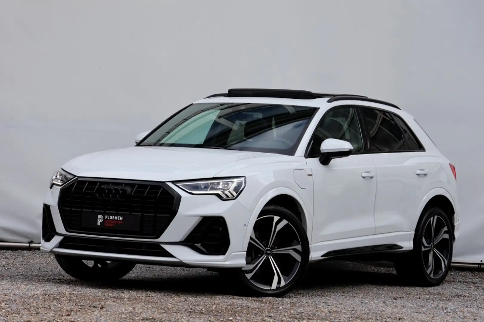 Audi Q3 45 TFSI e S-Line - 245 pk **Pano / Trekhaak / Sono Blanc - 2