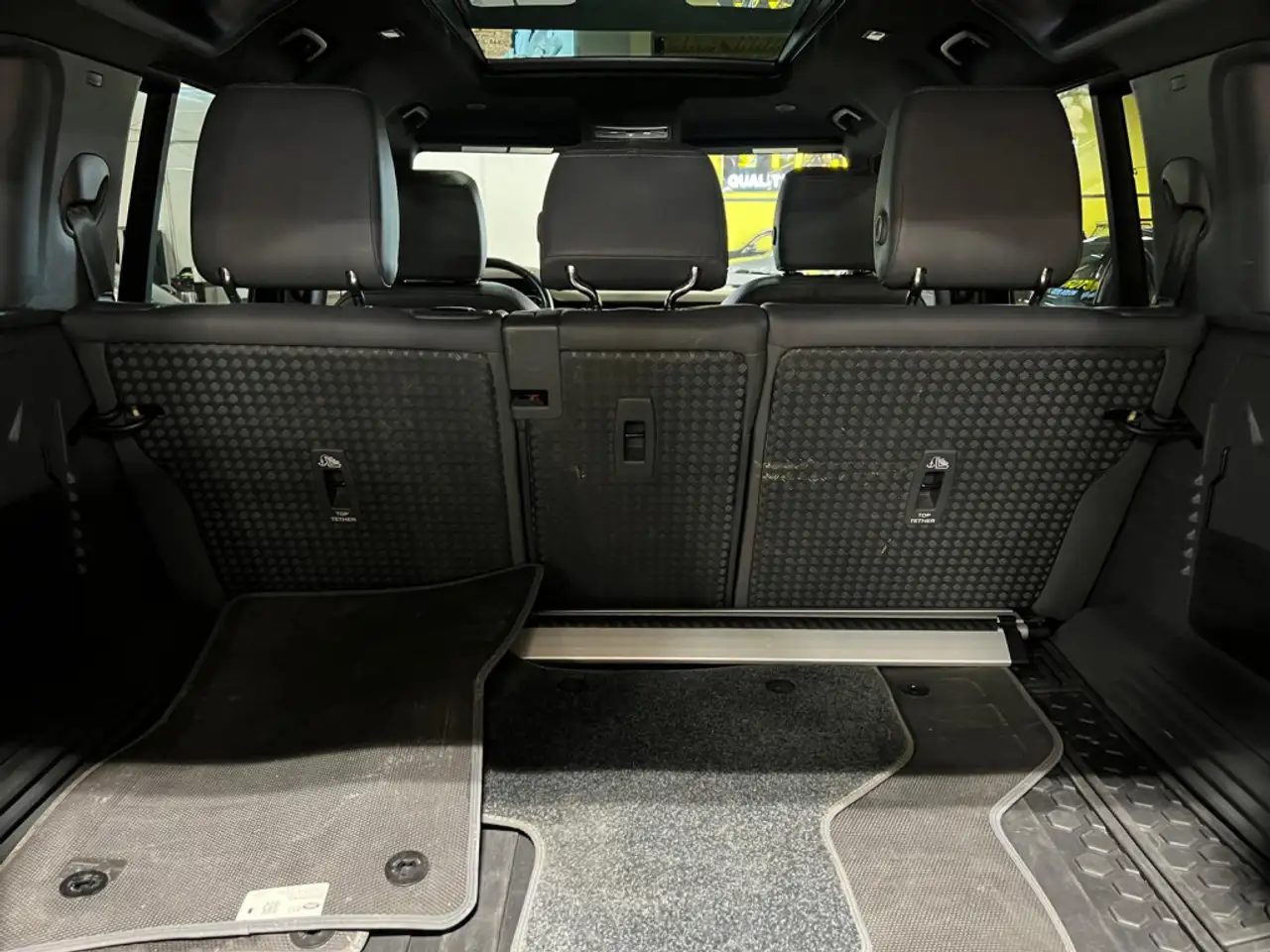 Land Rover Defender photo Land Rover Defender