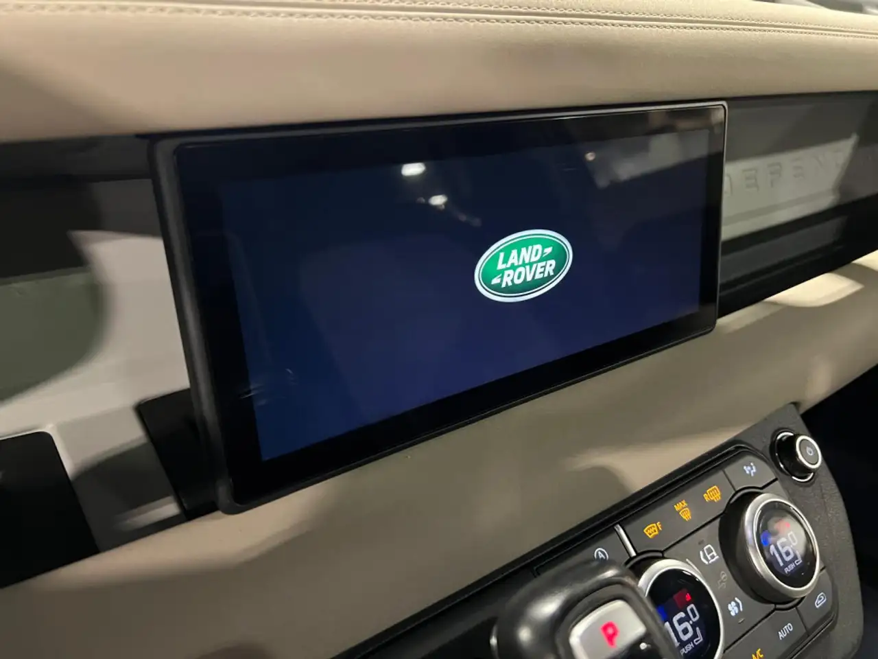 Land Rover Defender photo Land Rover Defender