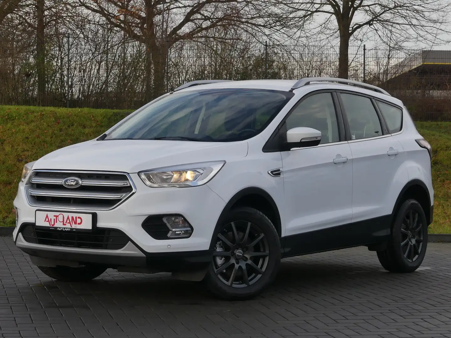 Ford Kuga 2.0 TDCi Cool&Connect 4x4 Navi Sitzheizung Weiß - 2