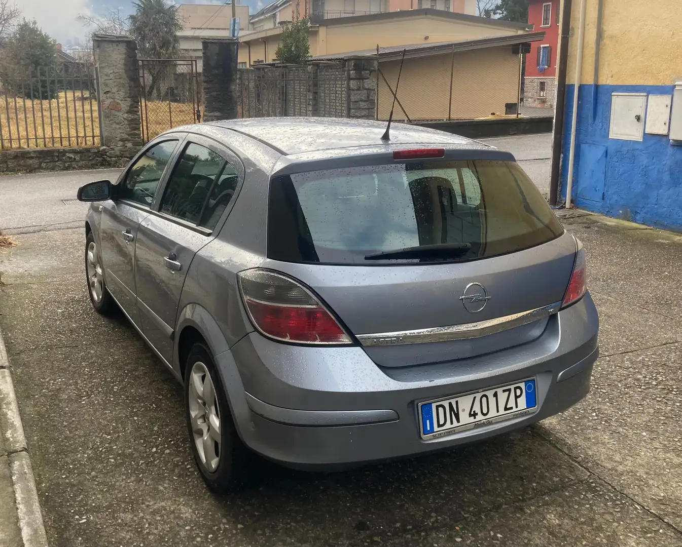 Opel Astra 5p 1.6 twinport Cosmo Argento - 1