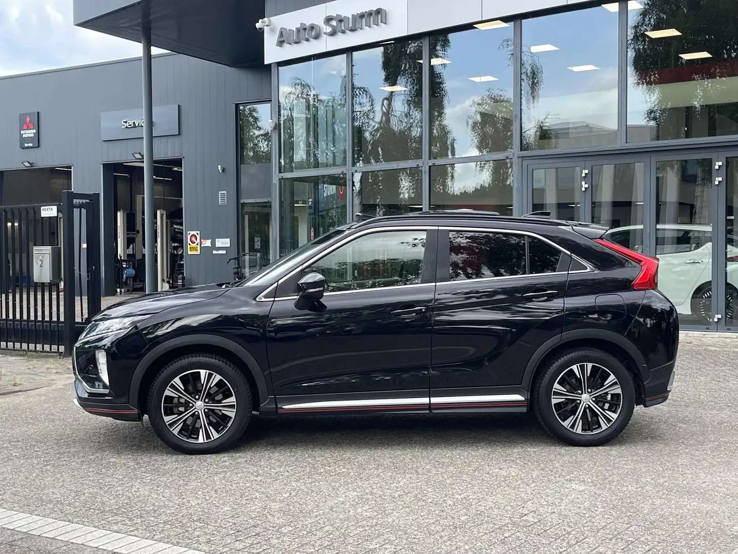 Mitsubishi Eclipse Cross 1.5 DI-T Instyle Zwart - 2