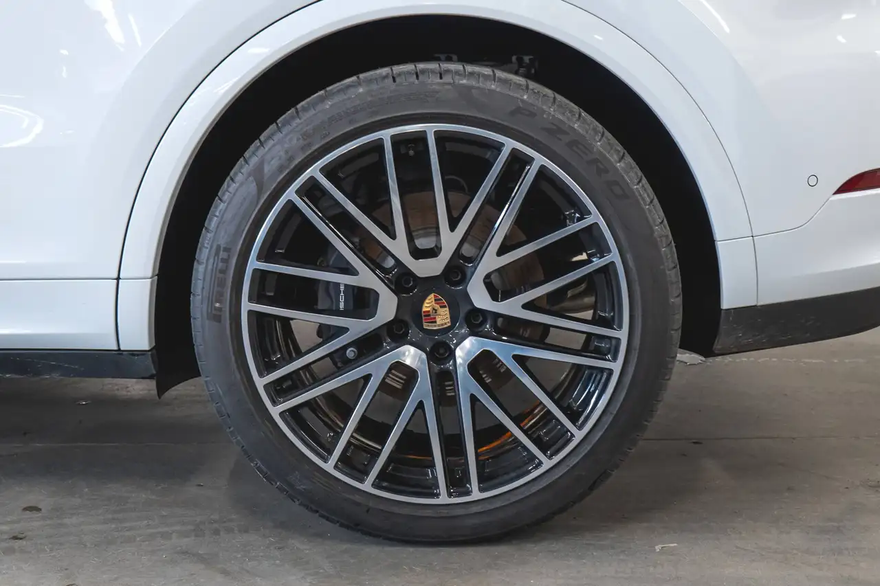 Porsche Cayenne снимка Porsche Cayenne