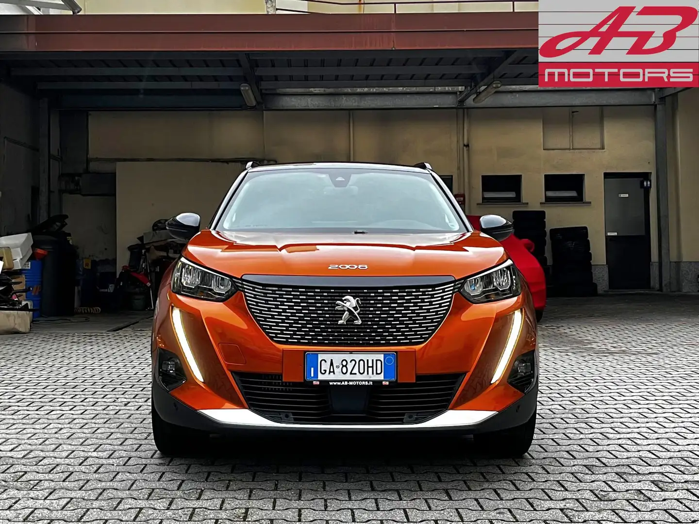 Peugeot 2008 2008 PureTech 130 S&S Allure Orange - 2