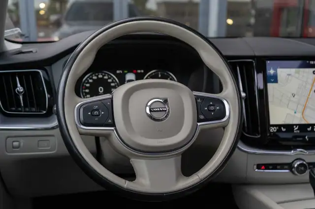 Volvo XC60 view 11