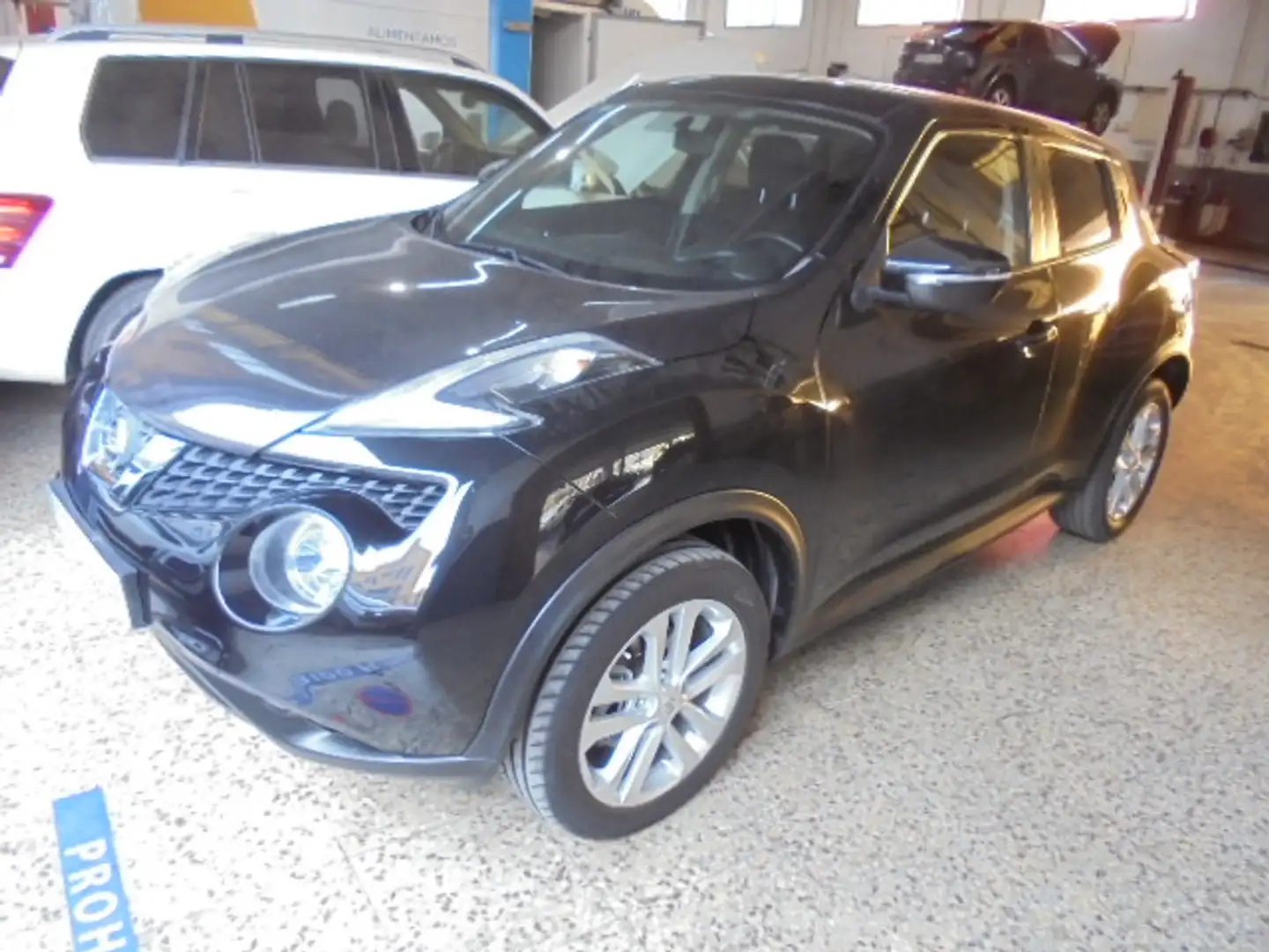 Nissan Juke 1.2 DIG-T Acenta 4x2 115 Noir - 1