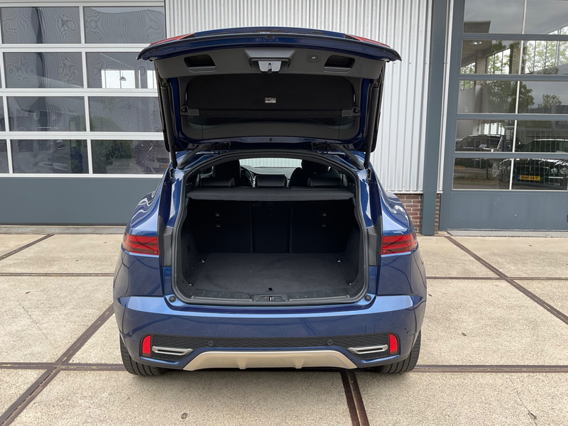 Jaguar E-Pace 1.5 P300e AWD R-Dynamic HSE — photo 6