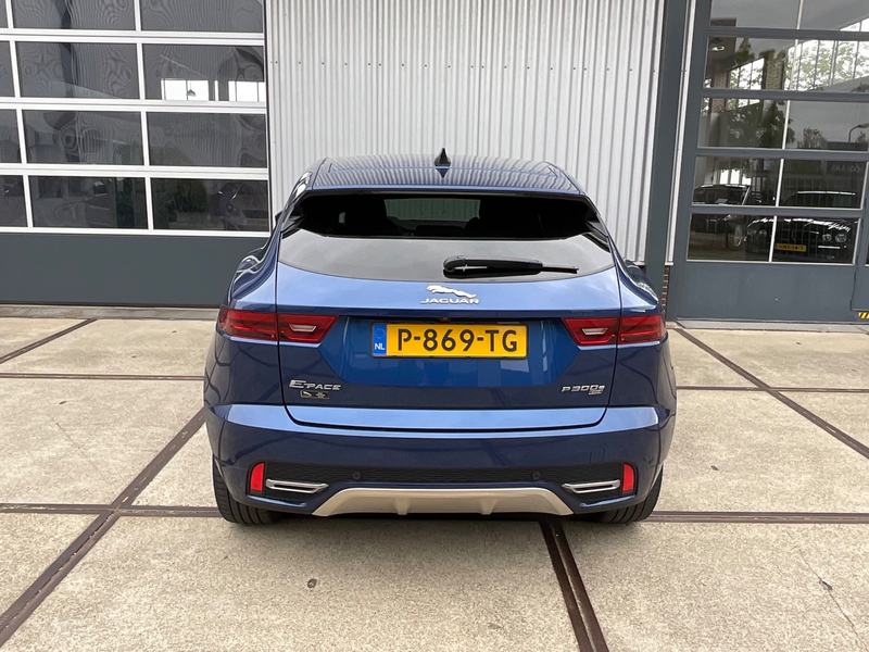 Jaguar E-Pace 1.5 P300e AWD R-Dynamic HSE — photo 5