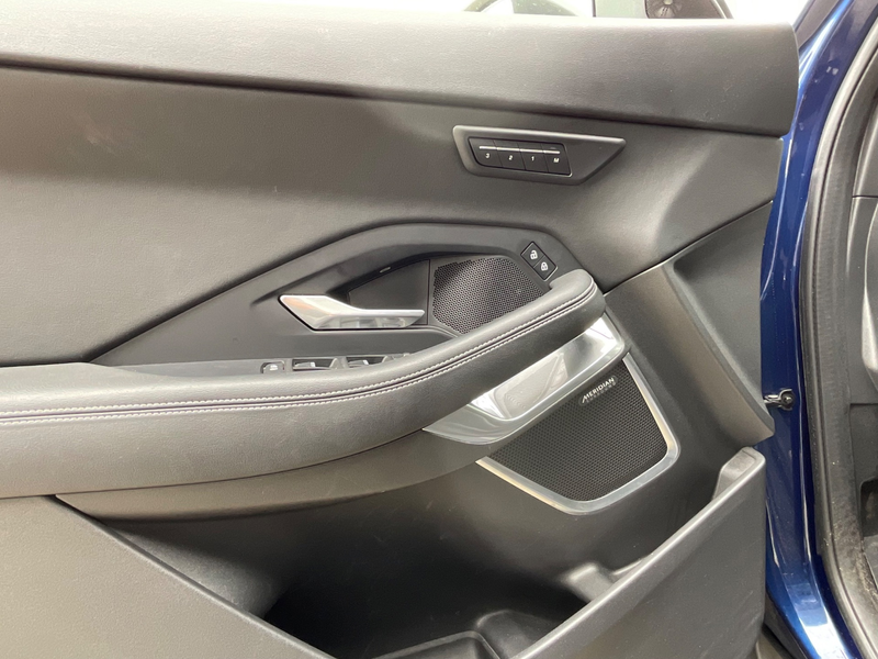 Jaguar E-Pace 1.5 P300e AWD R-Dynamic HSE — photo 11