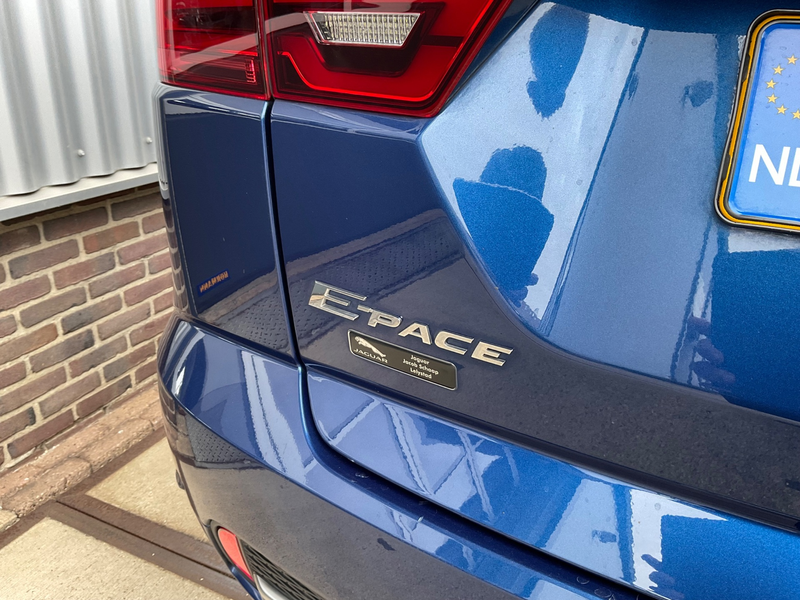 Jaguar E-Pace 1.5 P300e AWD R-Dynamic HSE — photo 12