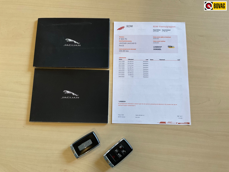 Jaguar E-Pace 1.5 P300e AWD R-Dynamic HSE — photo 13