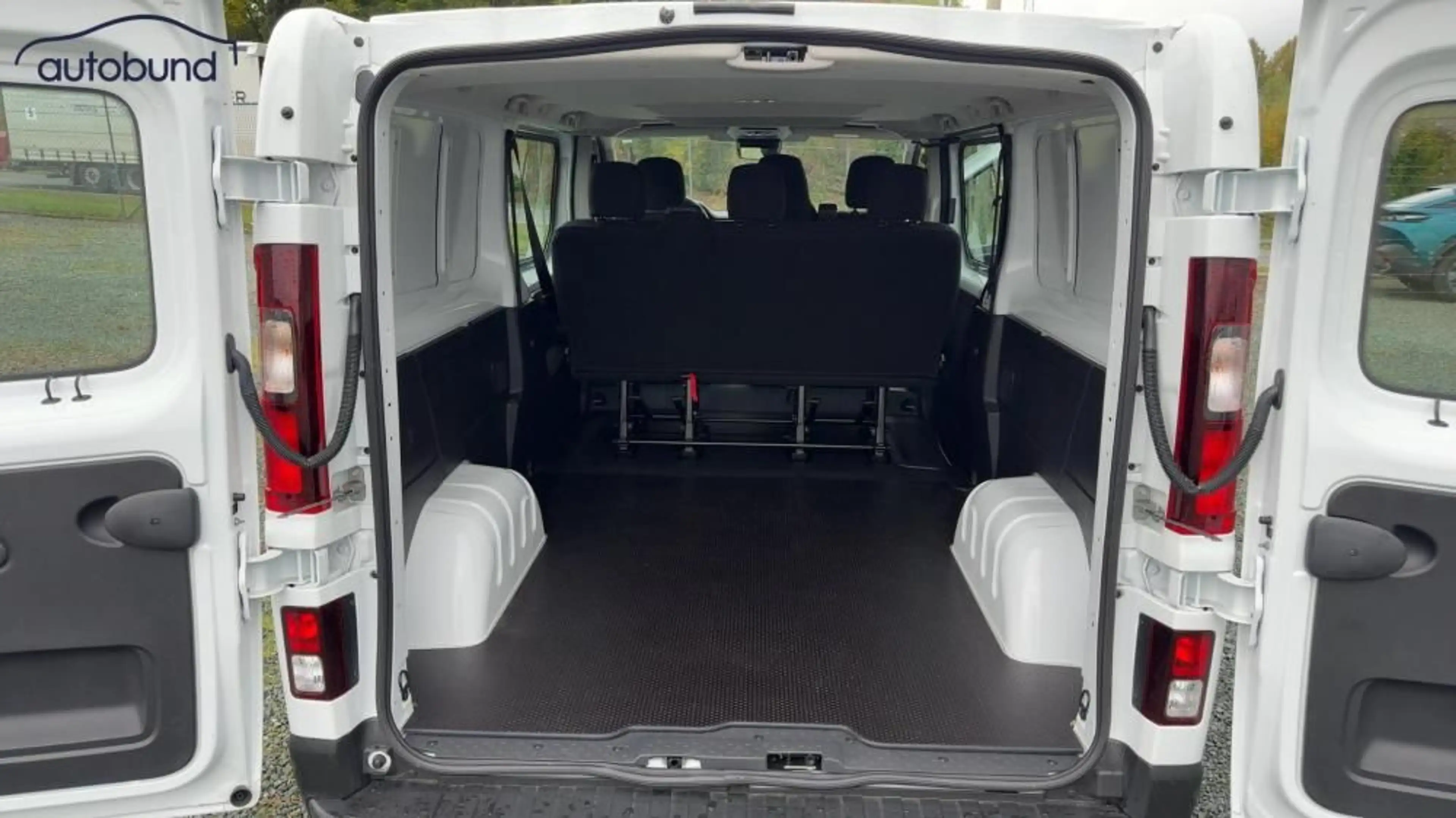 Renault Trafic III 2,0 dCi Combi Van L2H1 6-Sitzer LED — photo 8