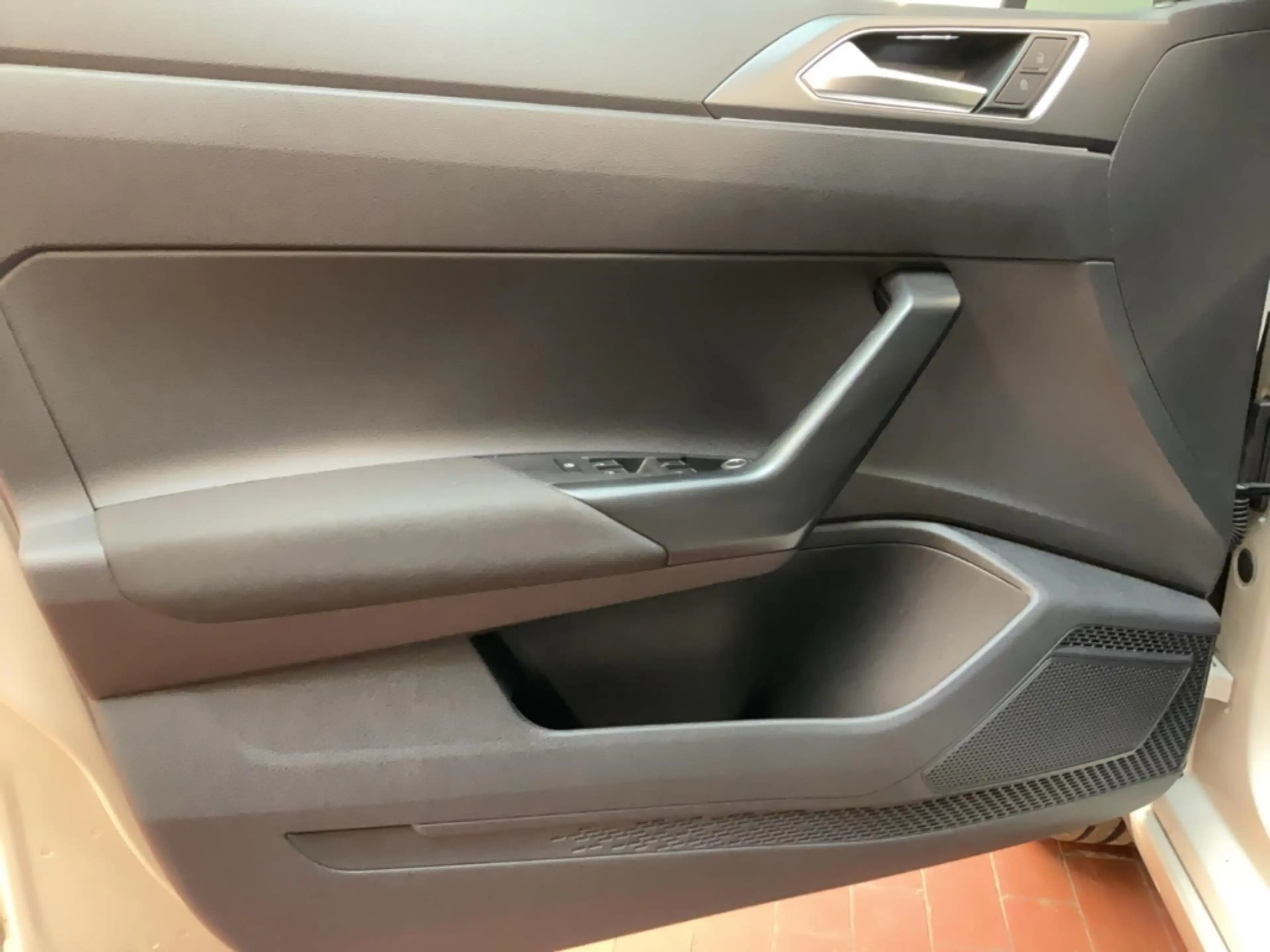 Volkswagen Taigo 1.0 TSI R line Alu Matrix-LED AHK Kamera Navi ACC — photo 12