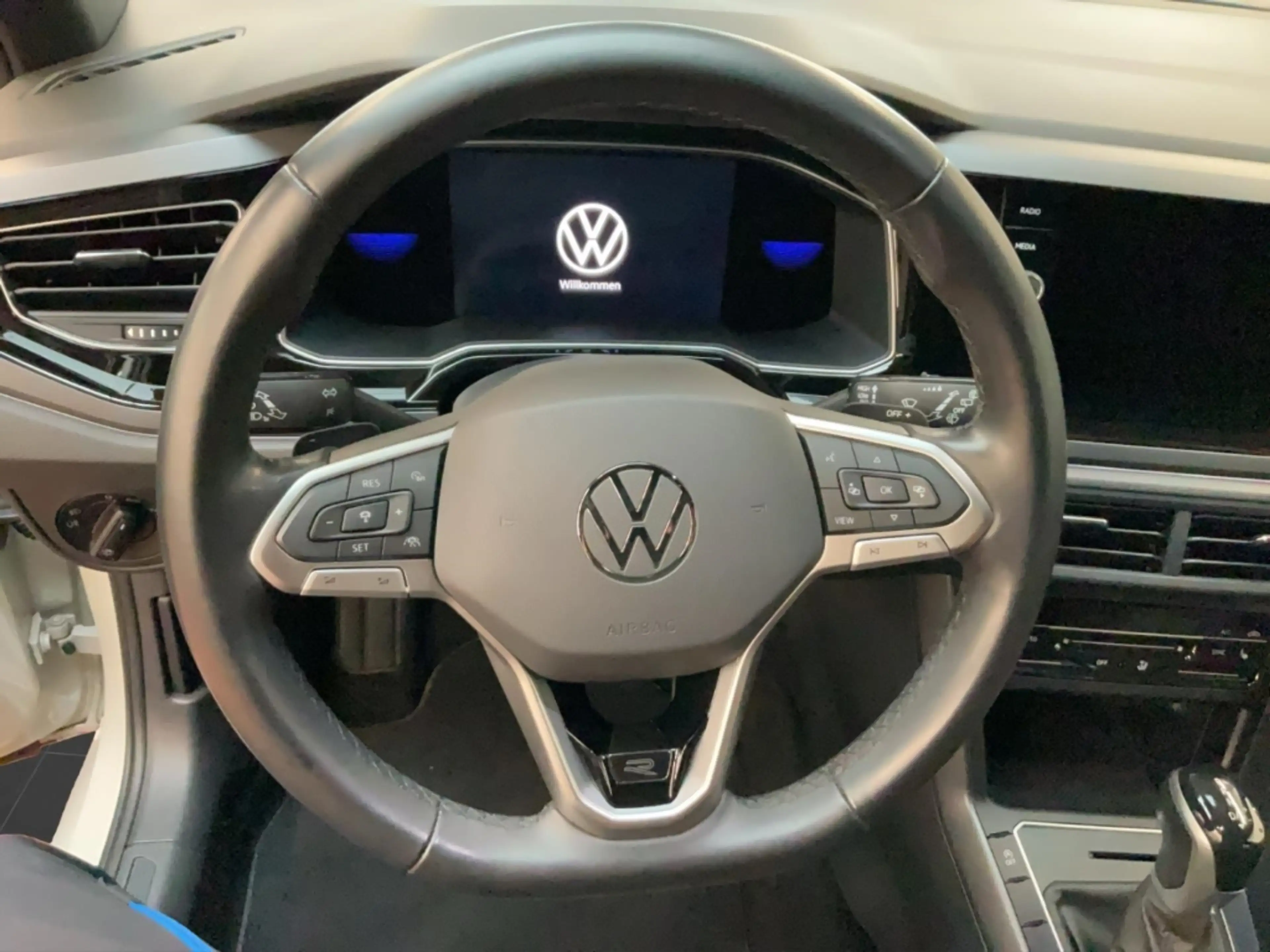 Volkswagen Taigo 1.0 TSI R line Alu Matrix-LED AHK Kamera Navi ACC — photo 9