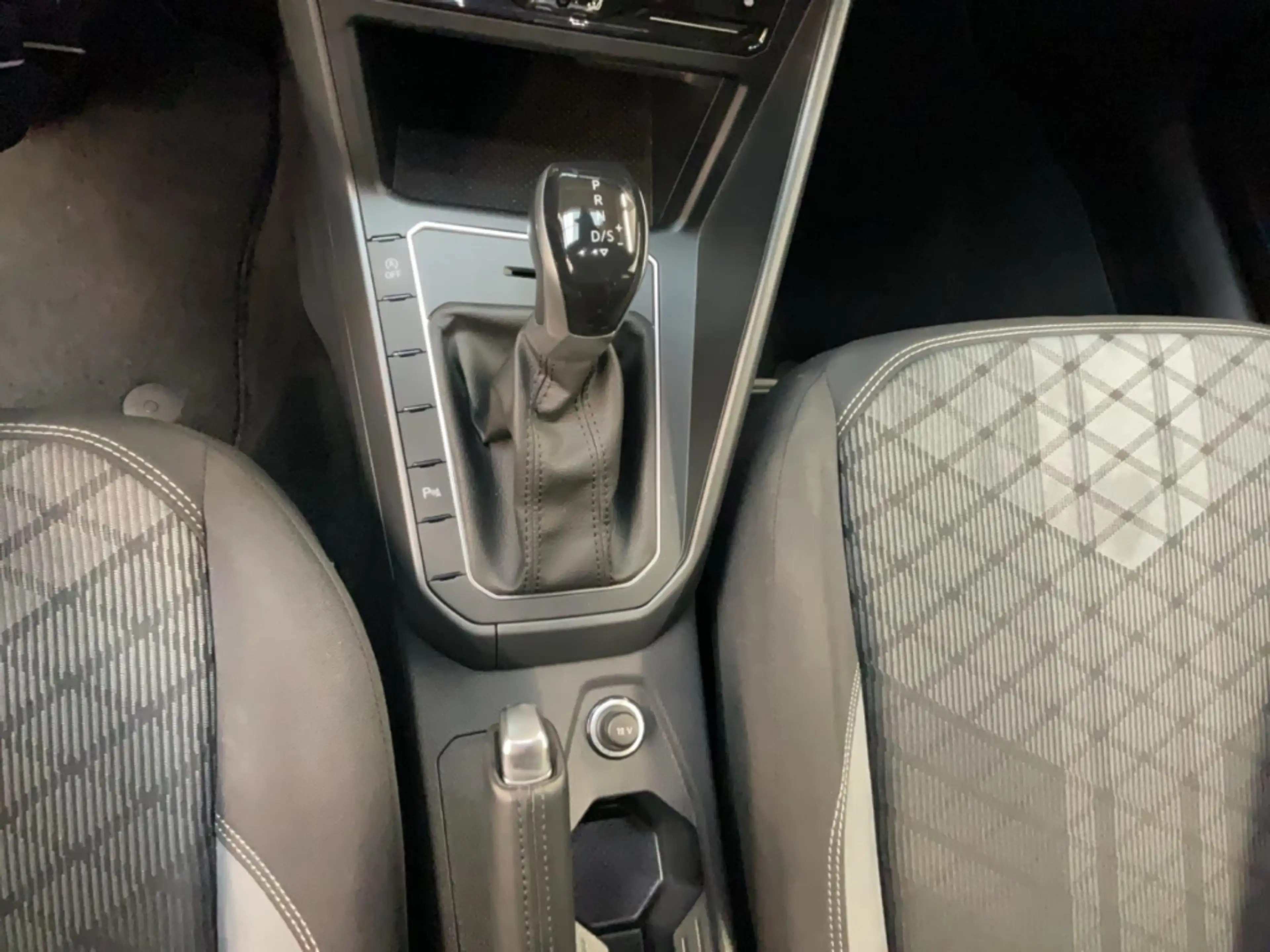 Volkswagen Taigo 1.0 TSI R line Alu Matrix-LED AHK Kamera Navi ACC — photo 15