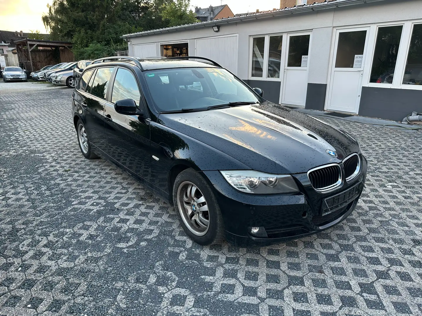 BMW 320 320i - Benzin, Automatik Schwarz - 1