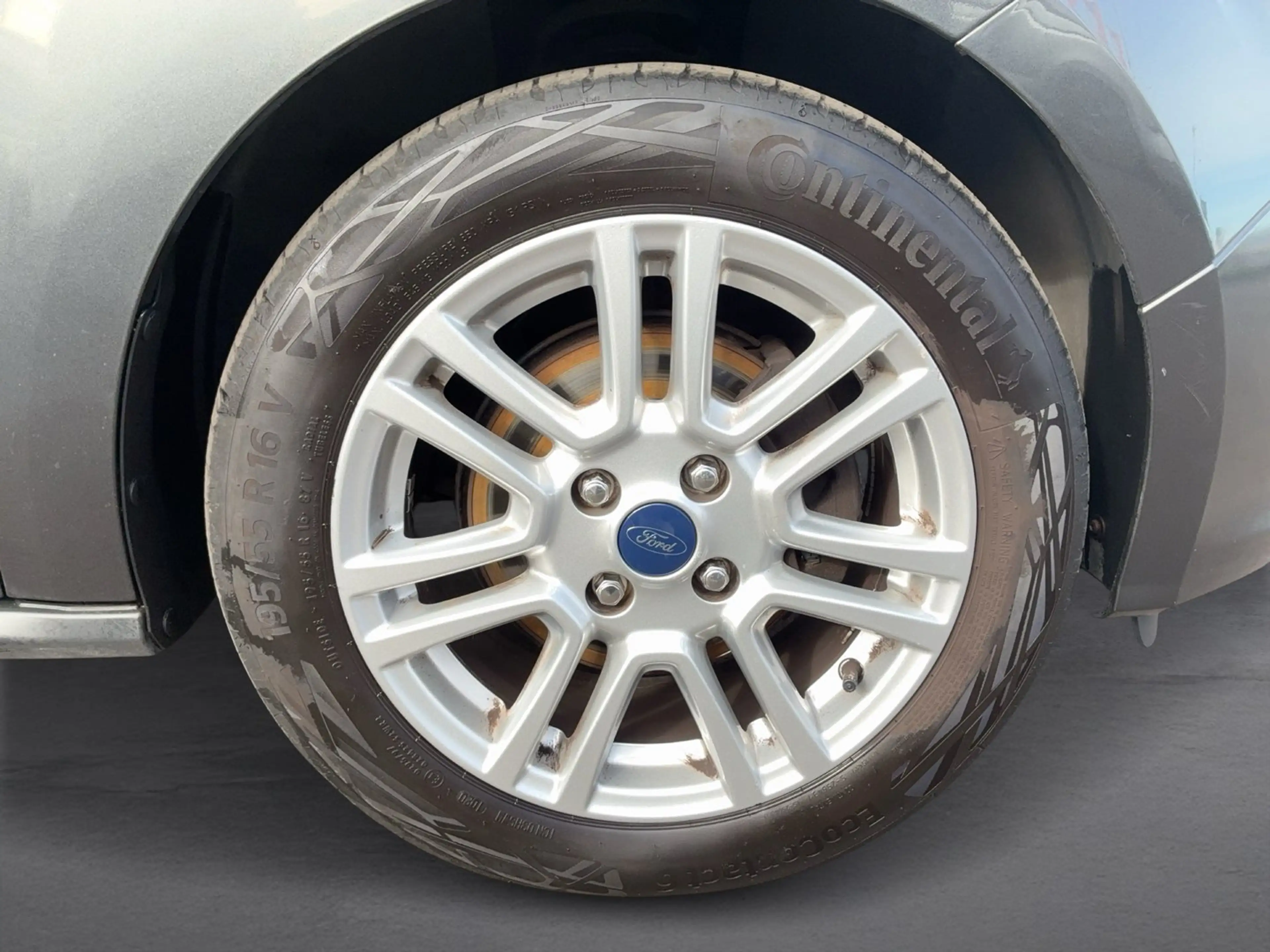 Ford Tourneo Courier 1,0 EcoBoost Titanium — photo 5