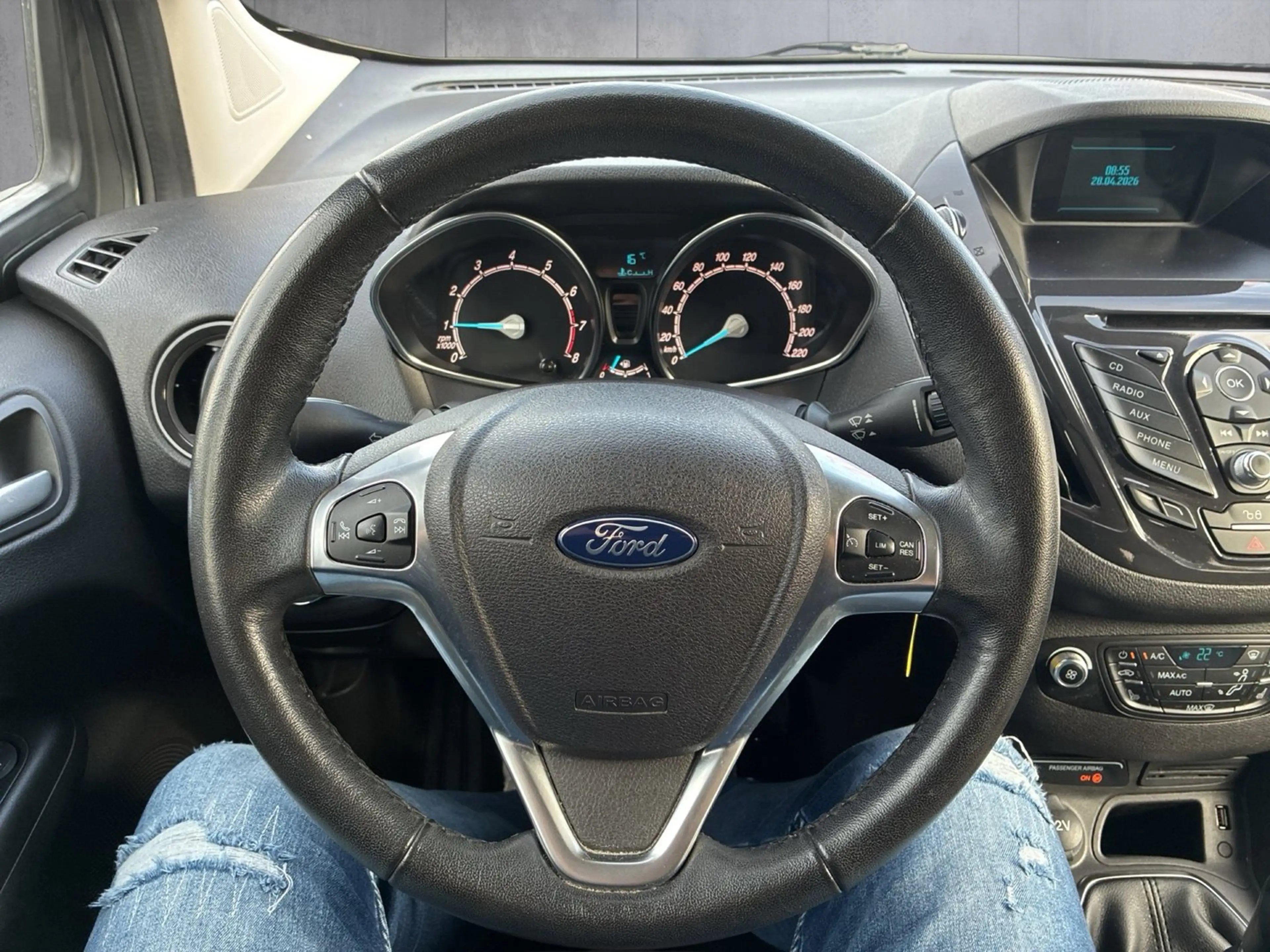 Ford Tourneo Courier 1,0 EcoBoost Titanium — photo 10