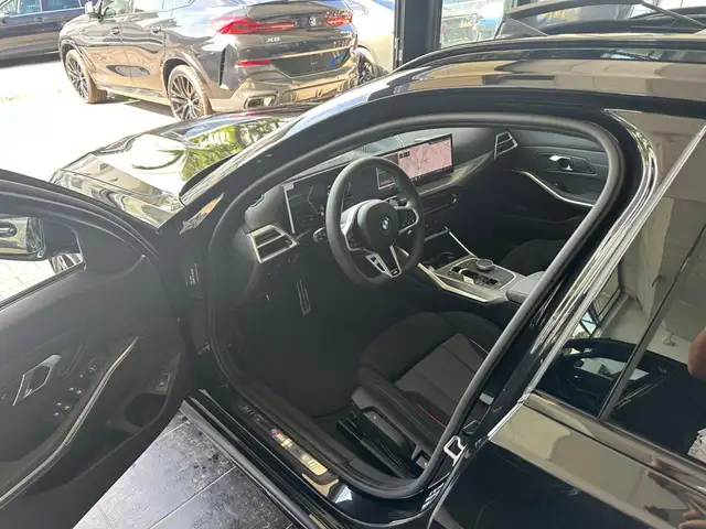 BMW 3 Series view 12