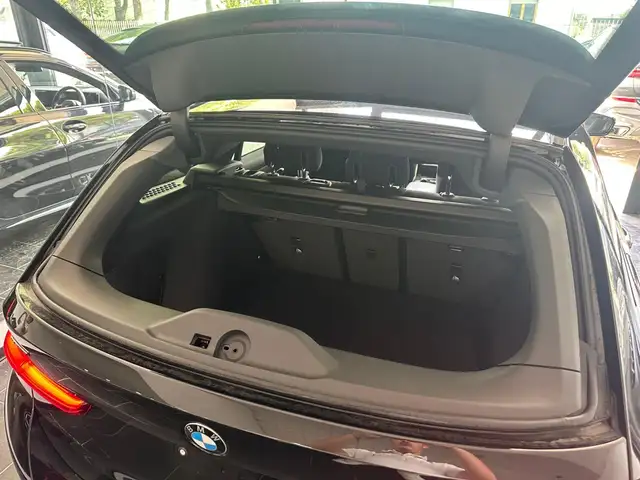 BMW 3 Series view 10