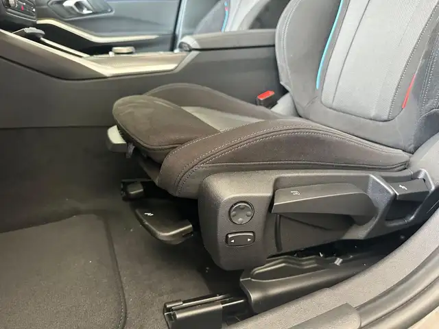 BMW 3 Series view 14