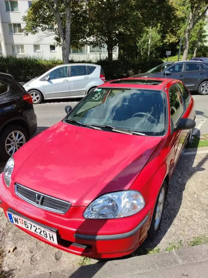Honda Civic 1,5i VTEC Hatchback EK3, foto 3
