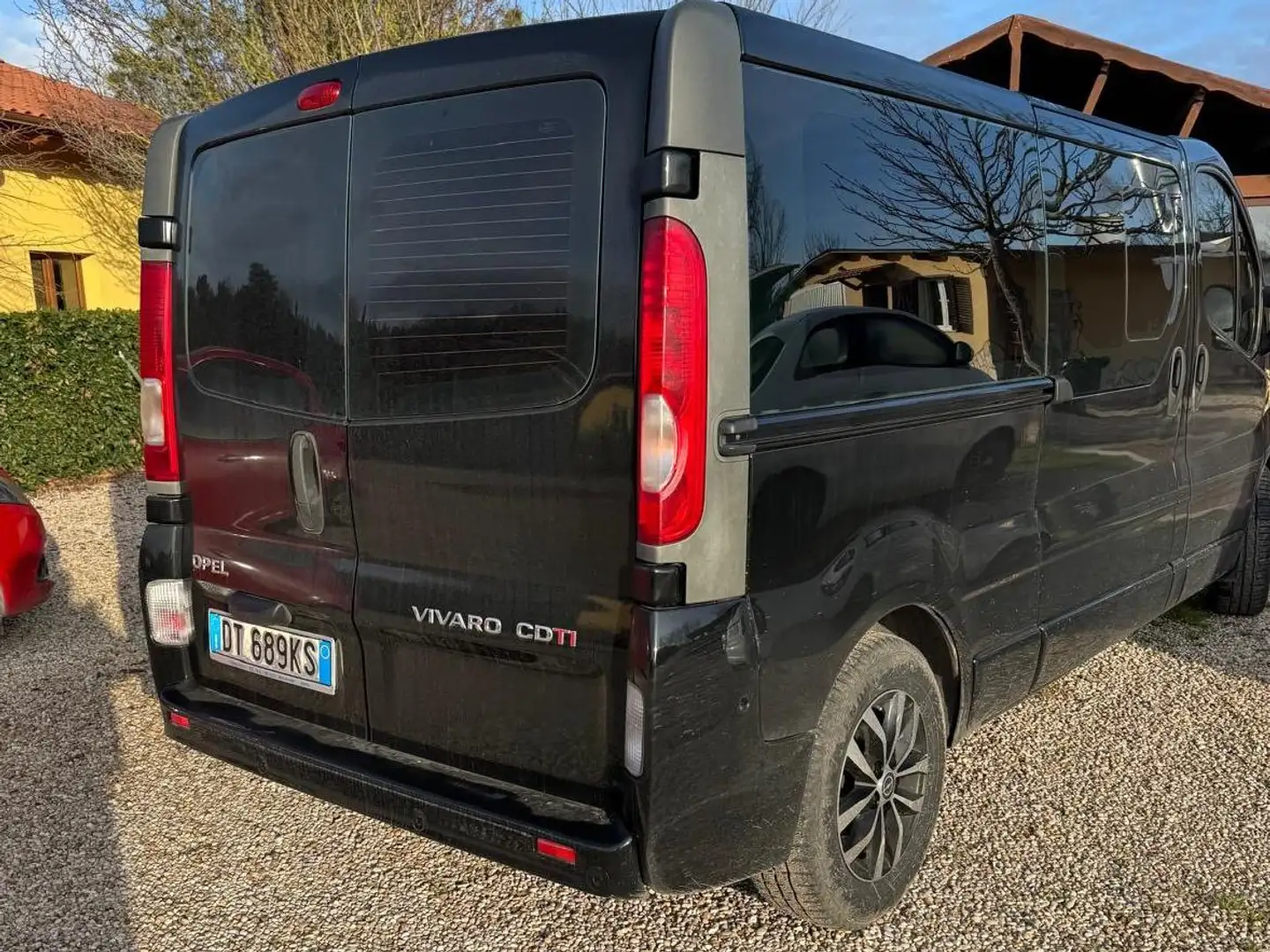 Opel Vivaro Noir - 1