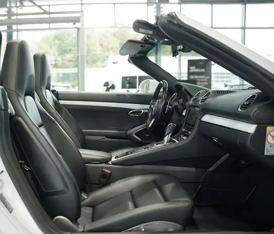 Porsche Boxster view 14