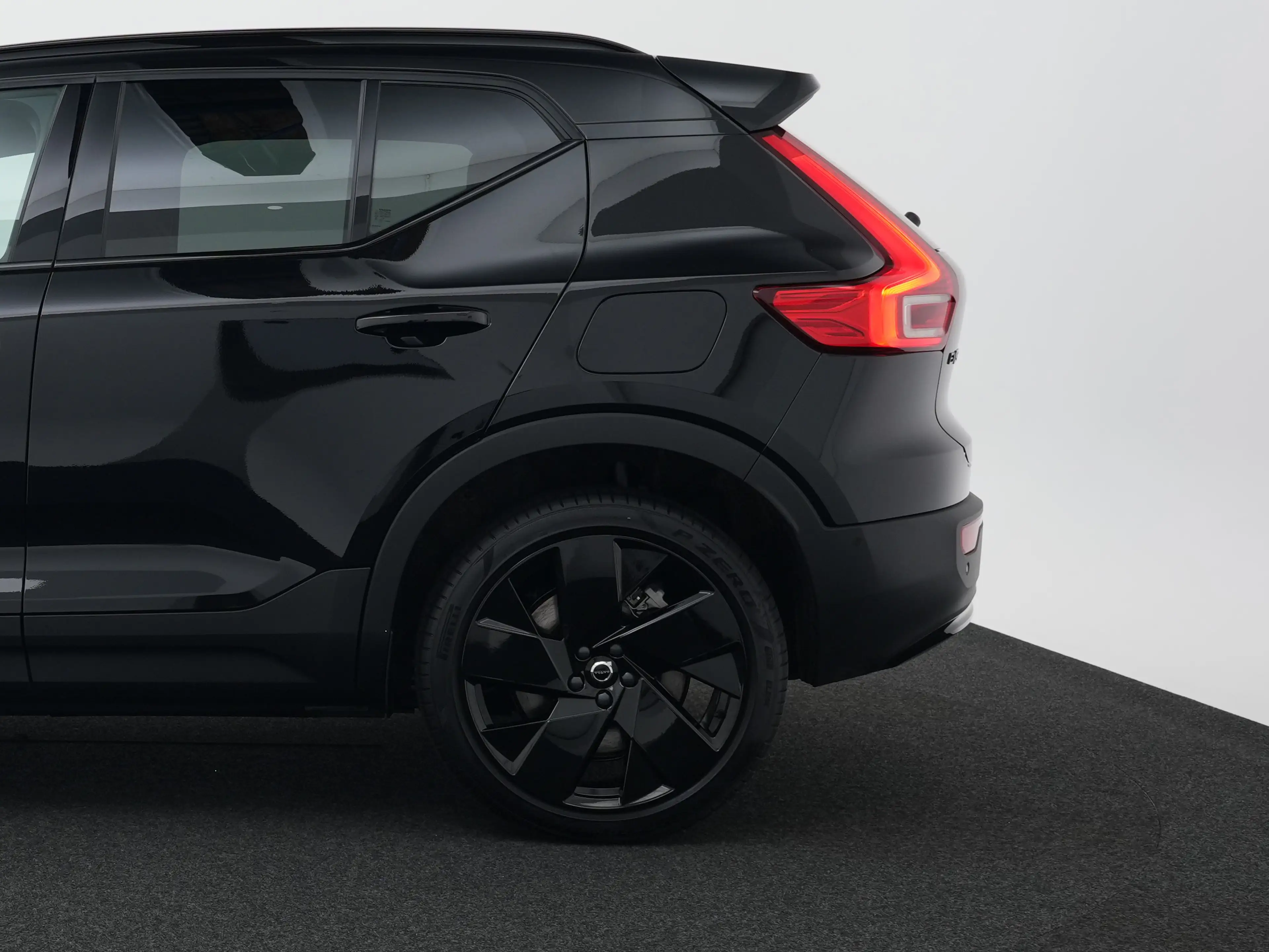 Volvo EX40 Twin 300KW AWD Plus Black Edition | 360° Camera | — photo 11