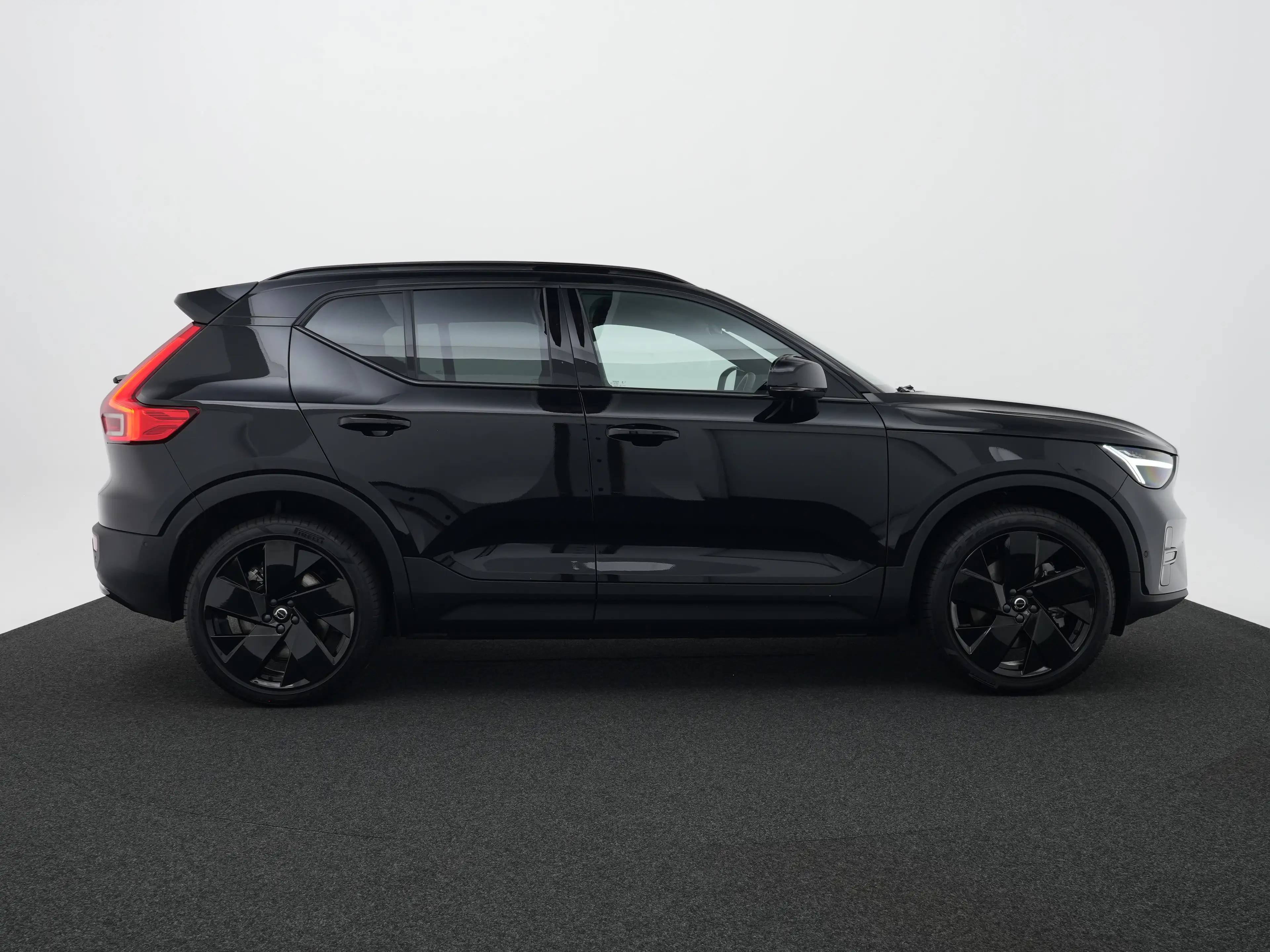 Volvo EX40 Twin 300KW AWD Plus Black Edition | 360° Camera | — photo 3