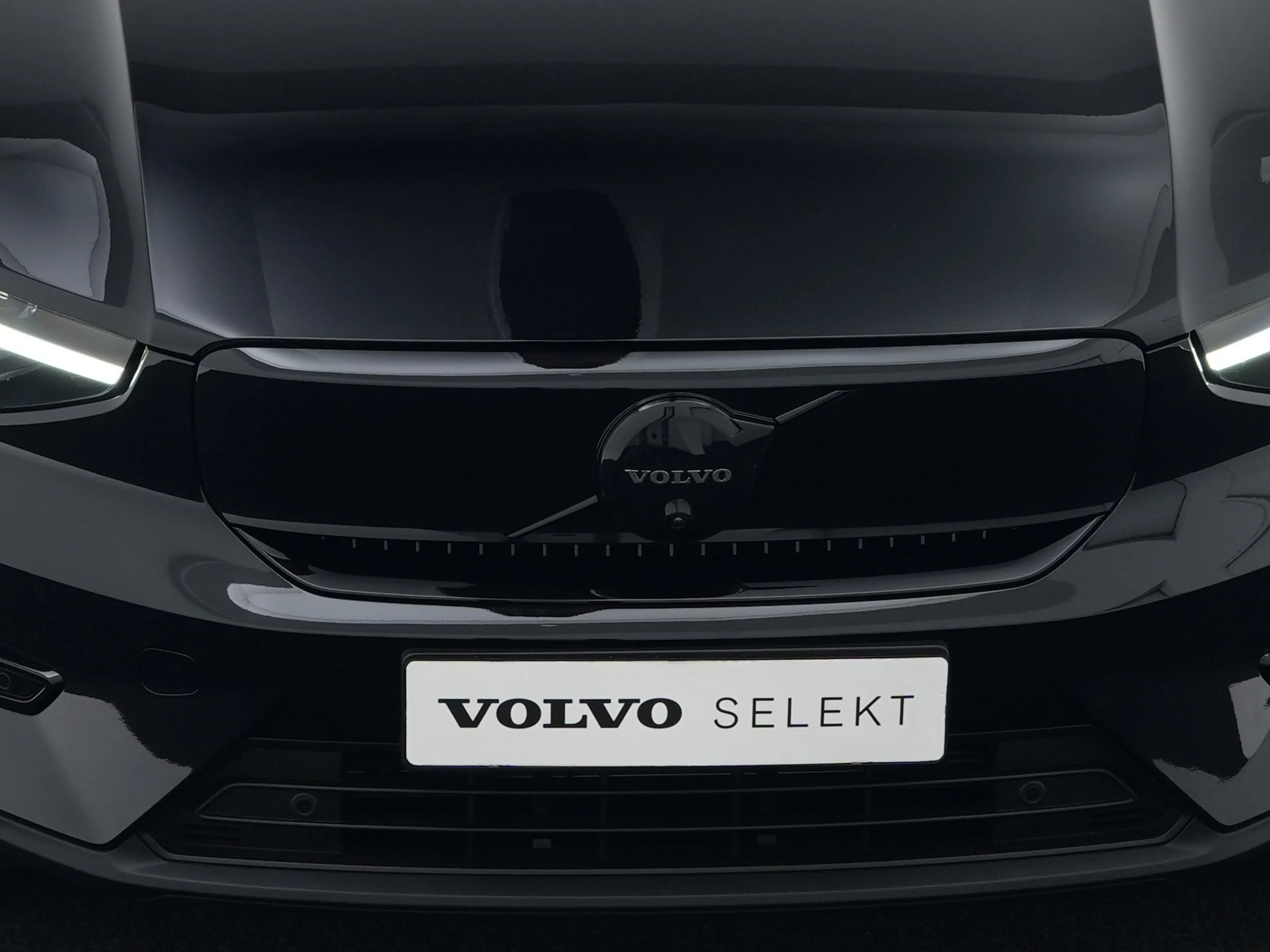 Volvo EX40 Twin 300KW AWD Plus Black Edition | 360° Camera | — photo 13