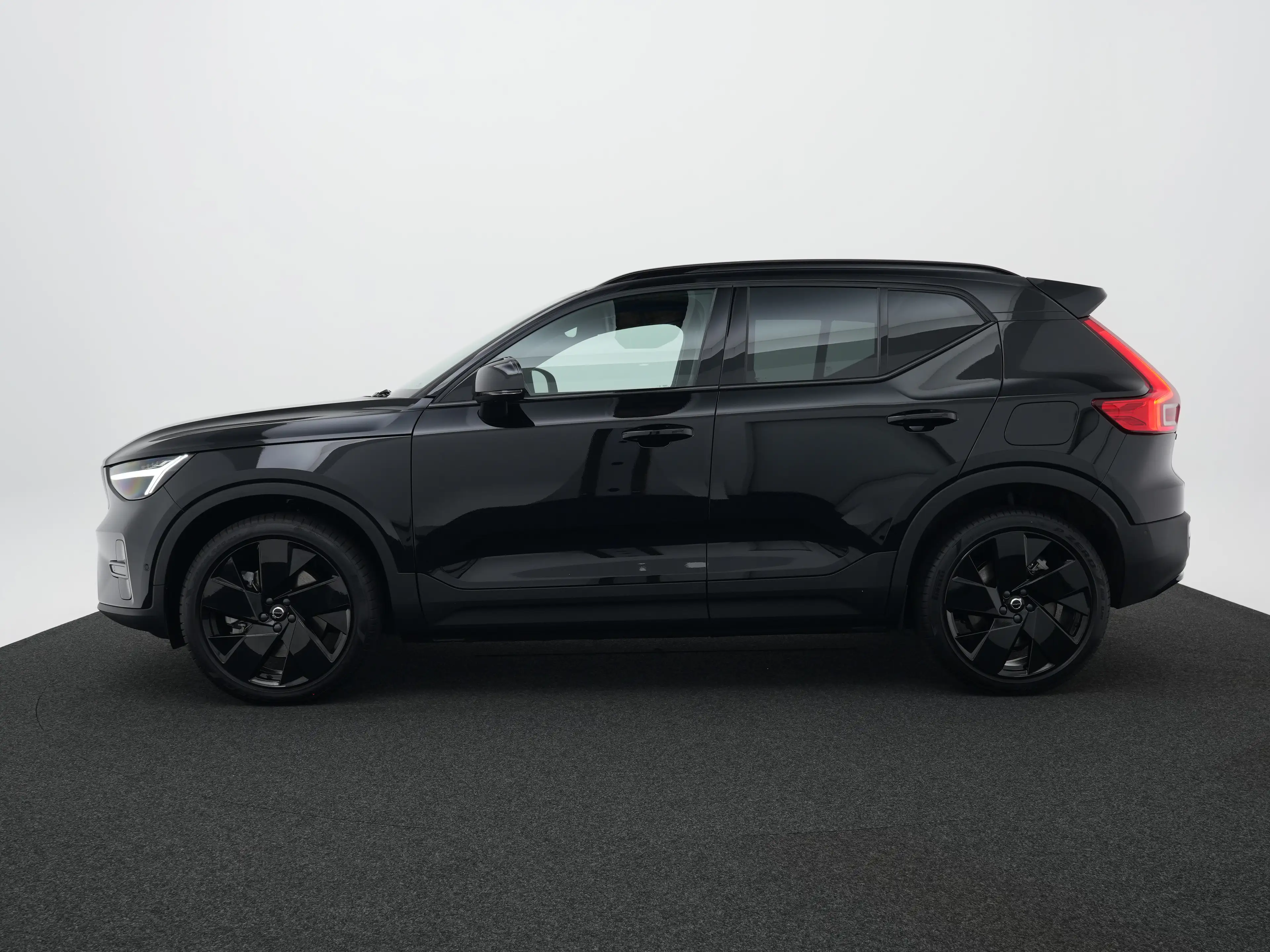 Volvo EX40 Twin 300KW AWD Plus Black Edition | 360° Camera | — photo 4