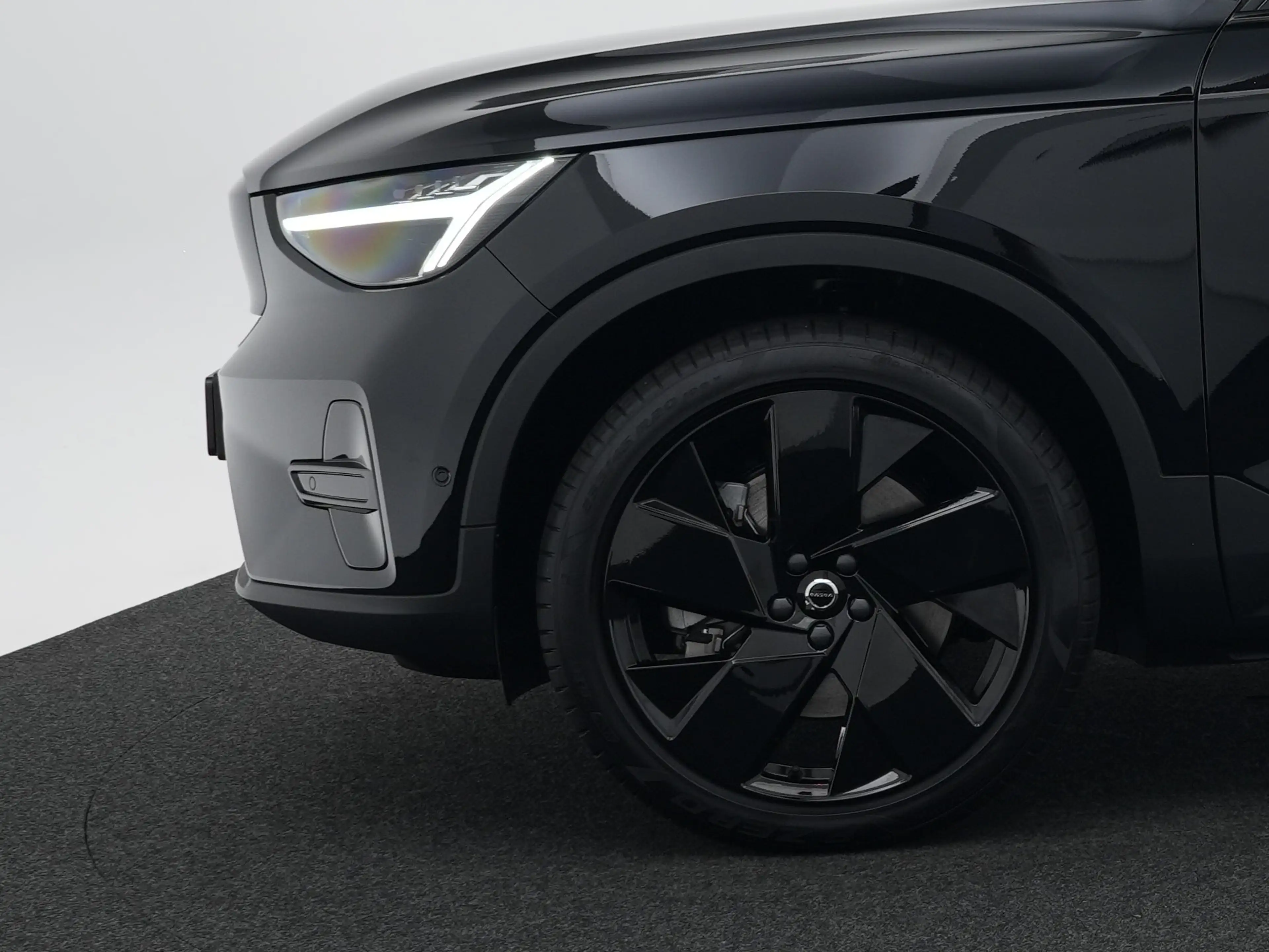 Volvo EX40 Twin 300KW AWD Plus Black Edition | 360° Camera | — photo 10