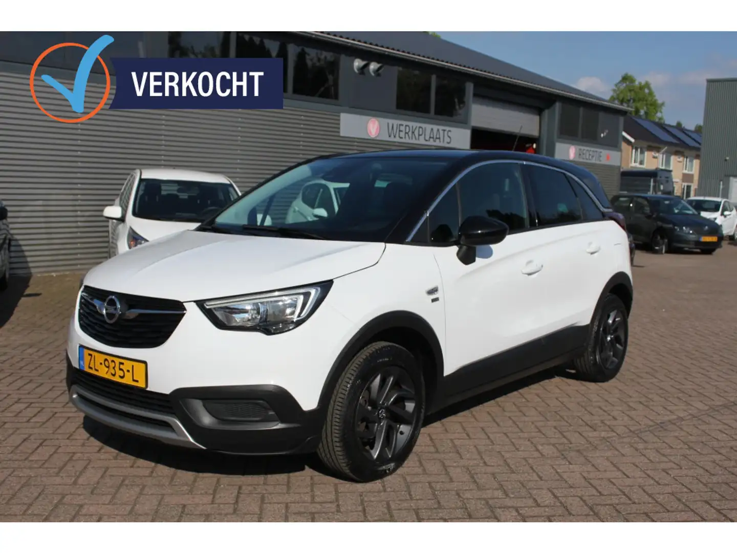 Opel Crossland X 1.2 T. 120 J. Ed. airco, Apple carplay Android Wit - 1