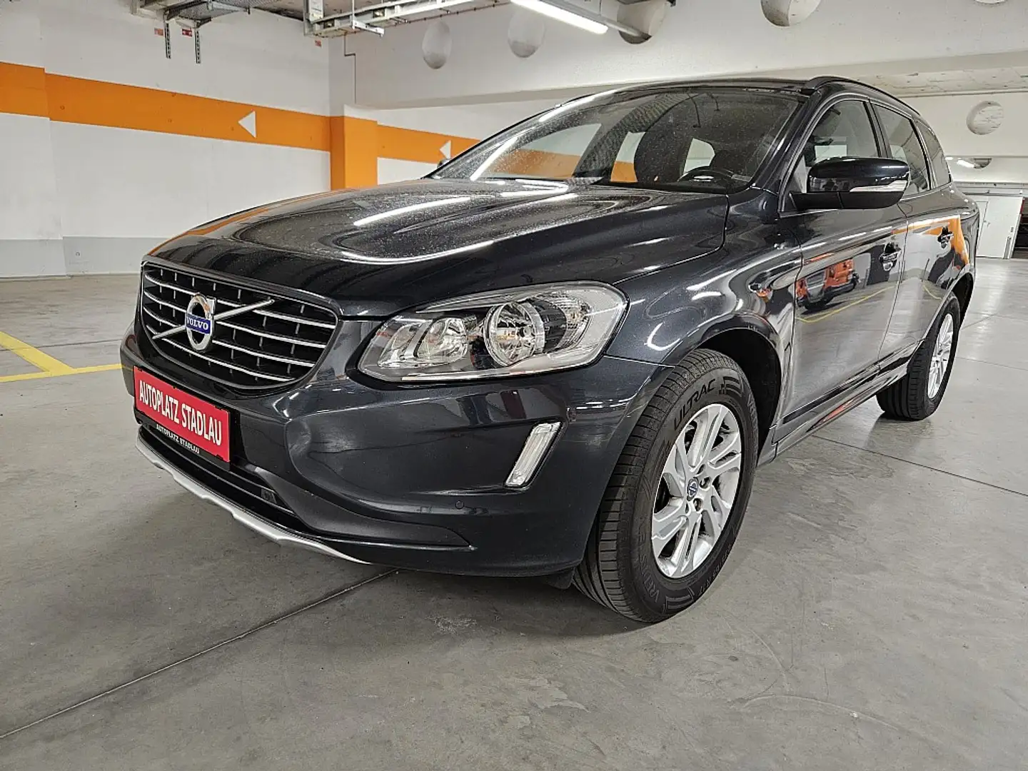 Volvo XC60 D4 AWD Kinetic Grau - 1