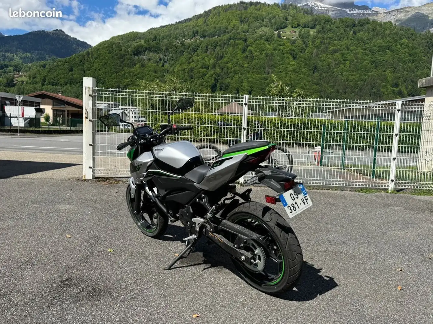 Kawasaki ZE-1 Grau - 2