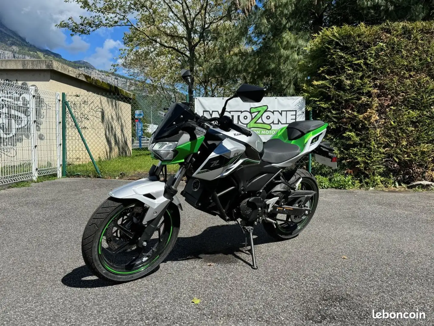 Kawasaki ZE-1 Grau - 1