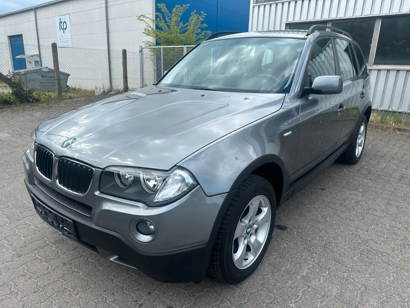 BMW X3 Baureihe X3 xDrive 20i Kamera AHK HU neu Grau - 2