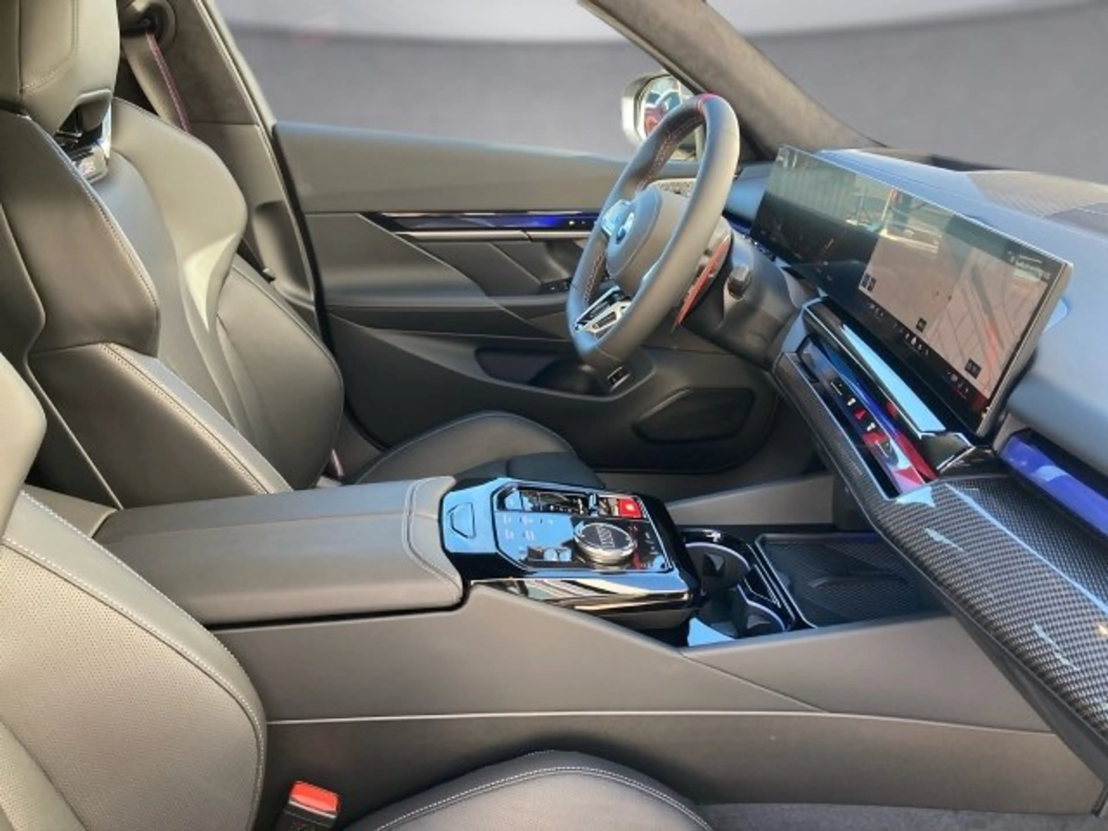 BMW M5 Touring — photo 11