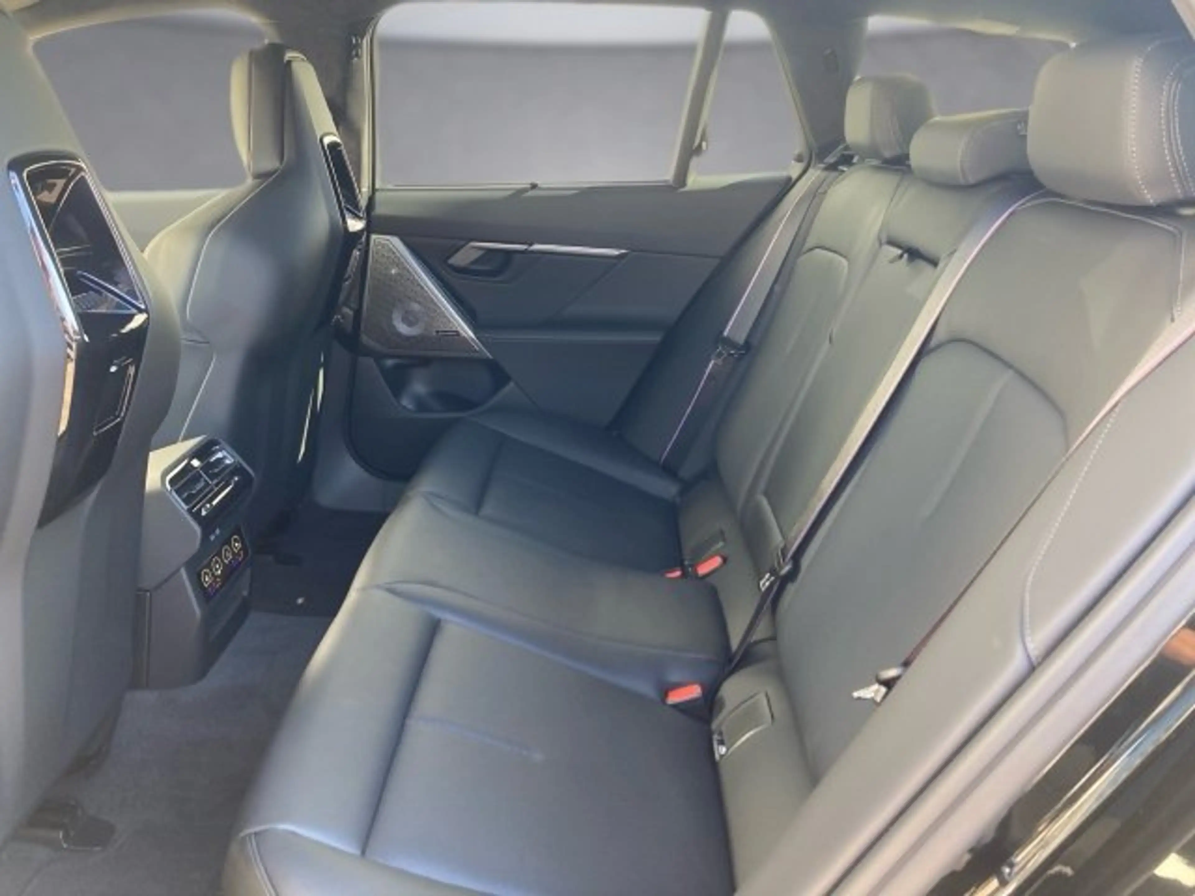 BMW M5 Touring — photo 12