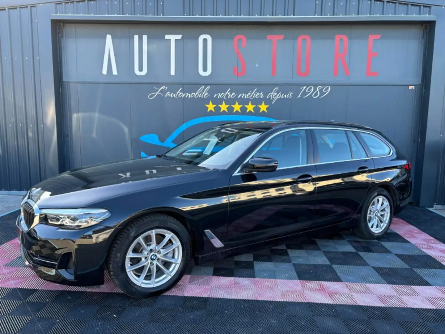 BMW 520 (G31) 520DA 190 CH LOUNGE STEPTRONIC Zwart - 1
