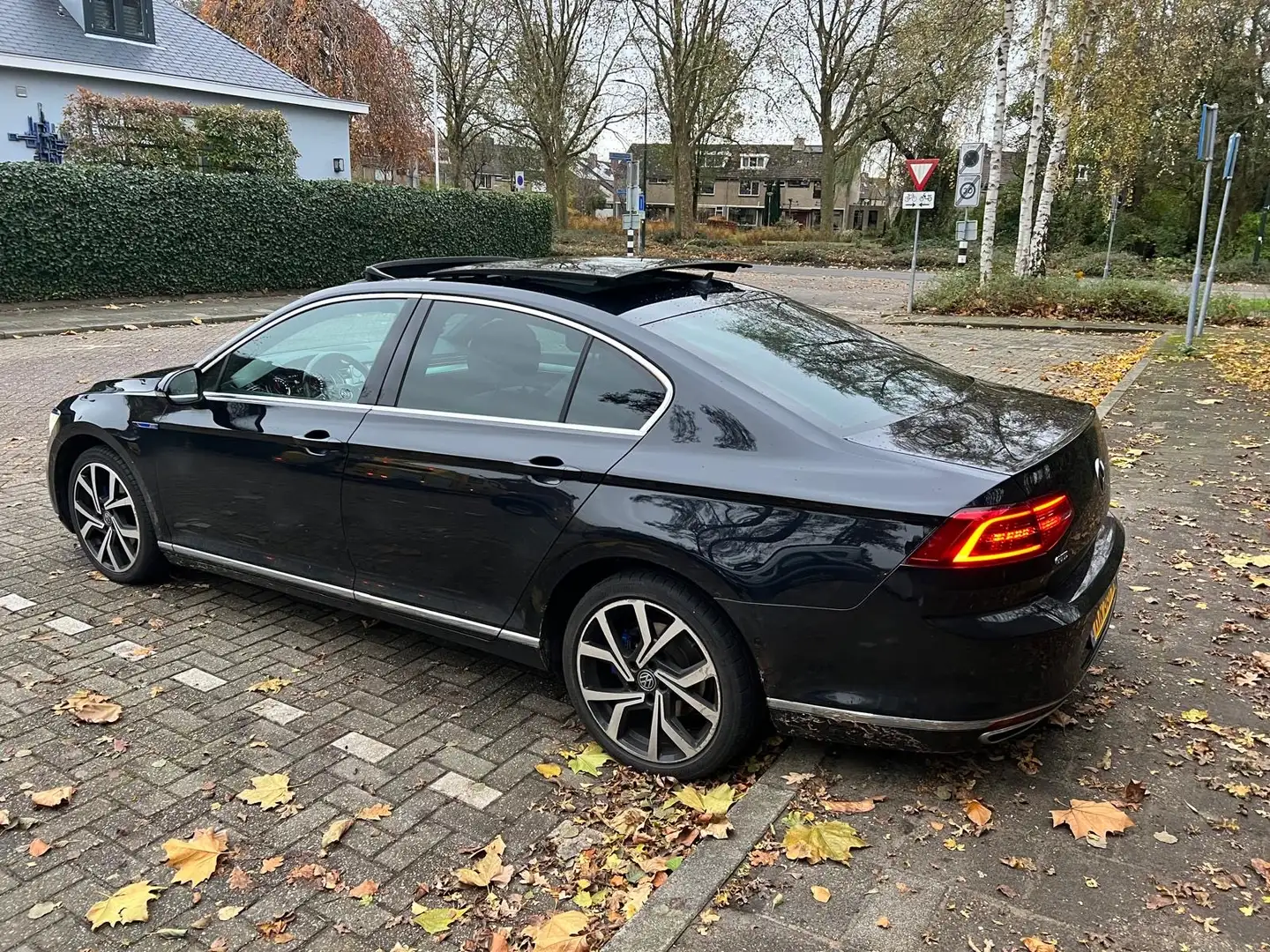 Volkswagen Passat 1.4 TSI GTE Highline PANO NAP Zwart - 1