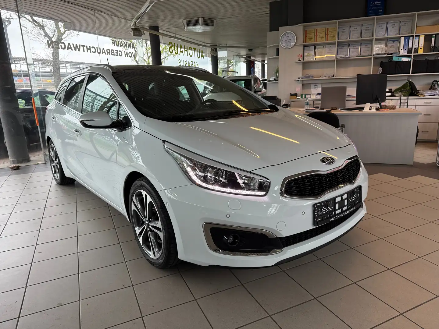 Kia Ceed SW / cee'd SW Platinum Edition Leder/Pano/TWA/Navi/Kamera/Xenon Weiß - 1