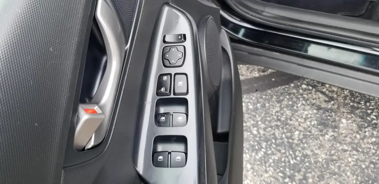 Hyundai KONA photo Hyundai KONA