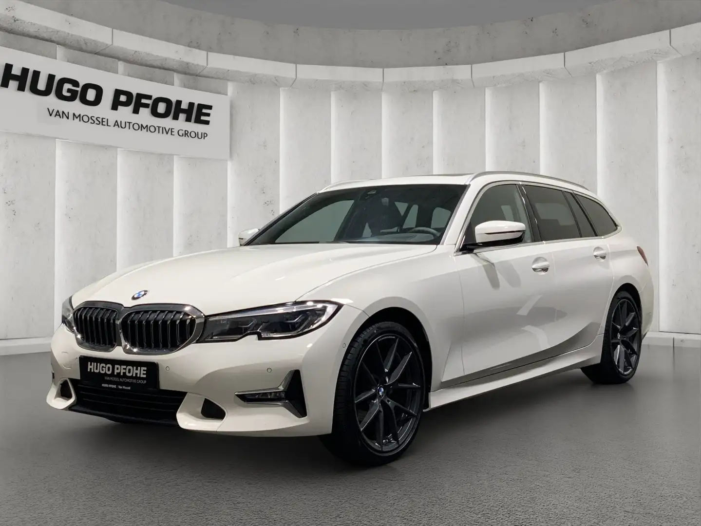 BMW 318 d touring Luxury Line | Live Cockpit | Pano | AHK Weiß - 1