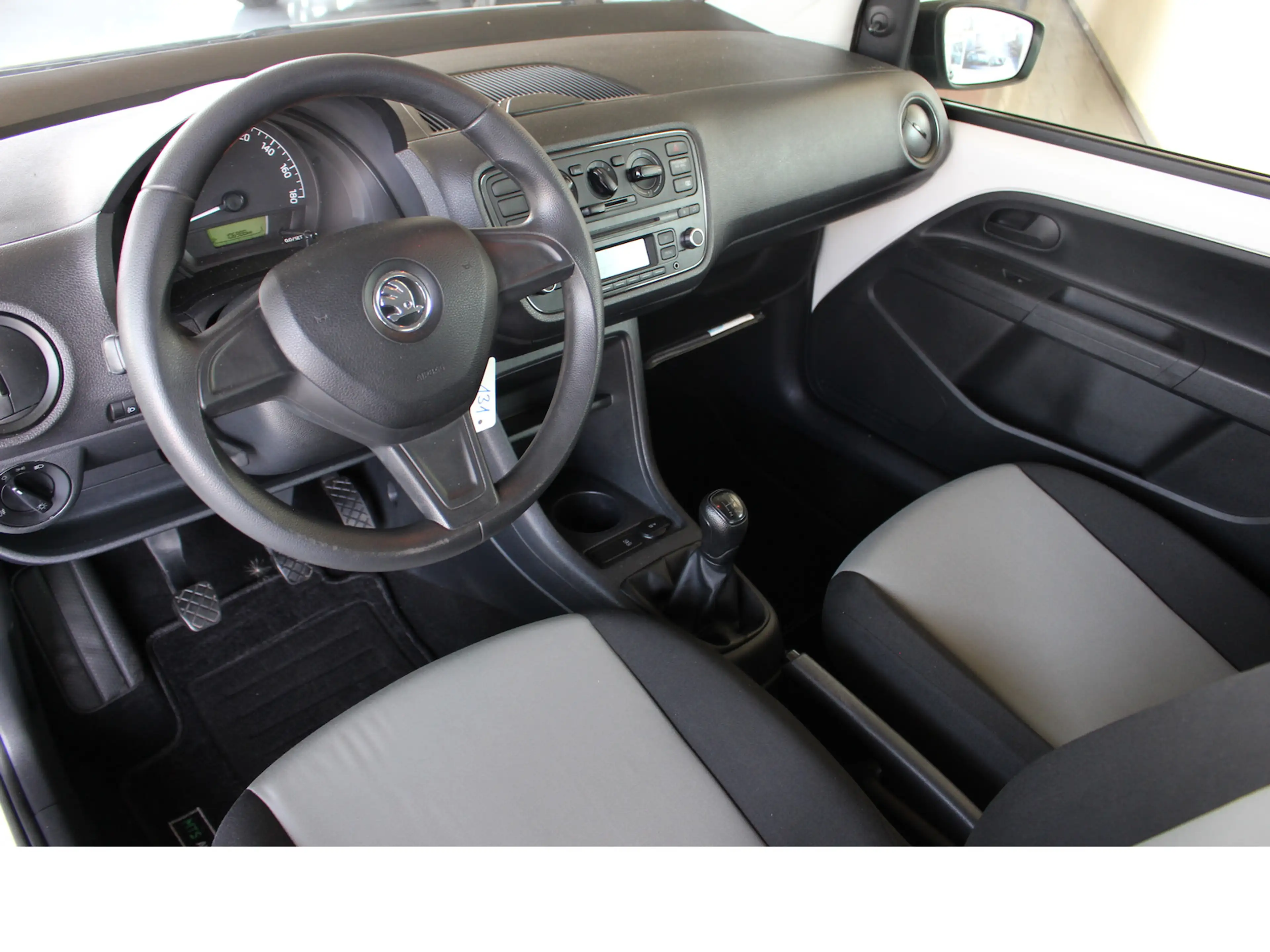 Skoda Citigo 1.0 *Klimaanlage*TÜV neu*TOP-Zustand* — photo 7