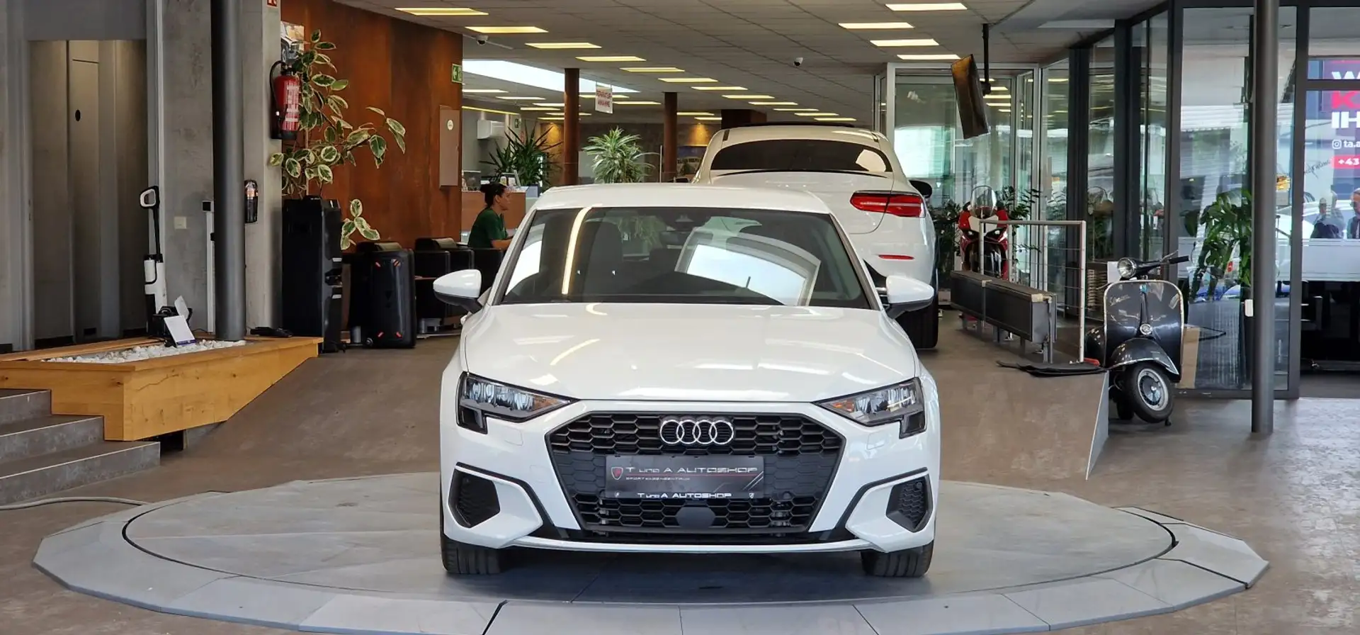 Audi A3 40 TFSIe S-Tronic *Virtual-Cockpit*Navi*LED*Glanz- Weiß - 2