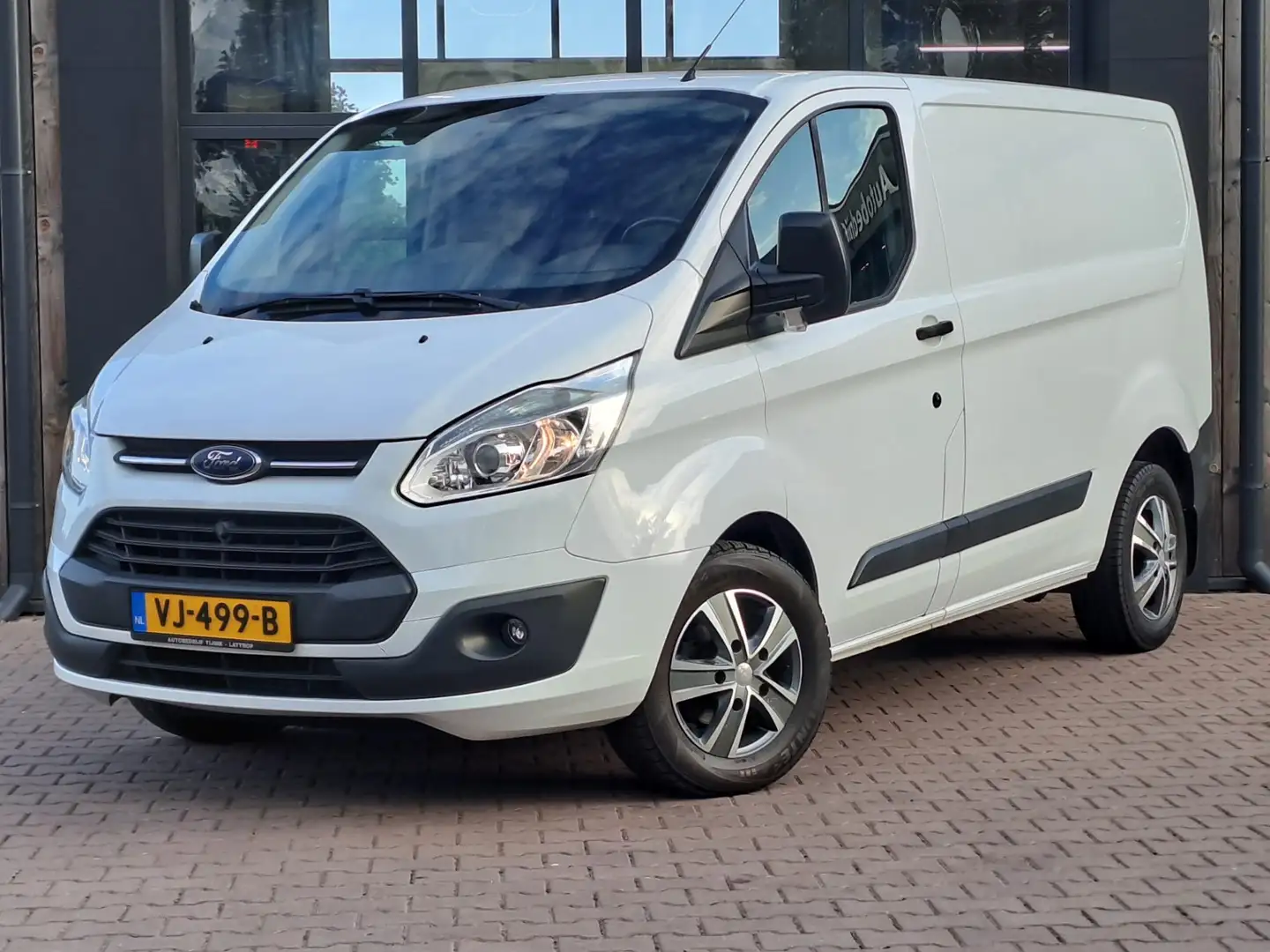 Ford Transit Custom 270 2.2 TDCI 126PK L1H1 Trend | Airco | Navigatie Wit - 1
