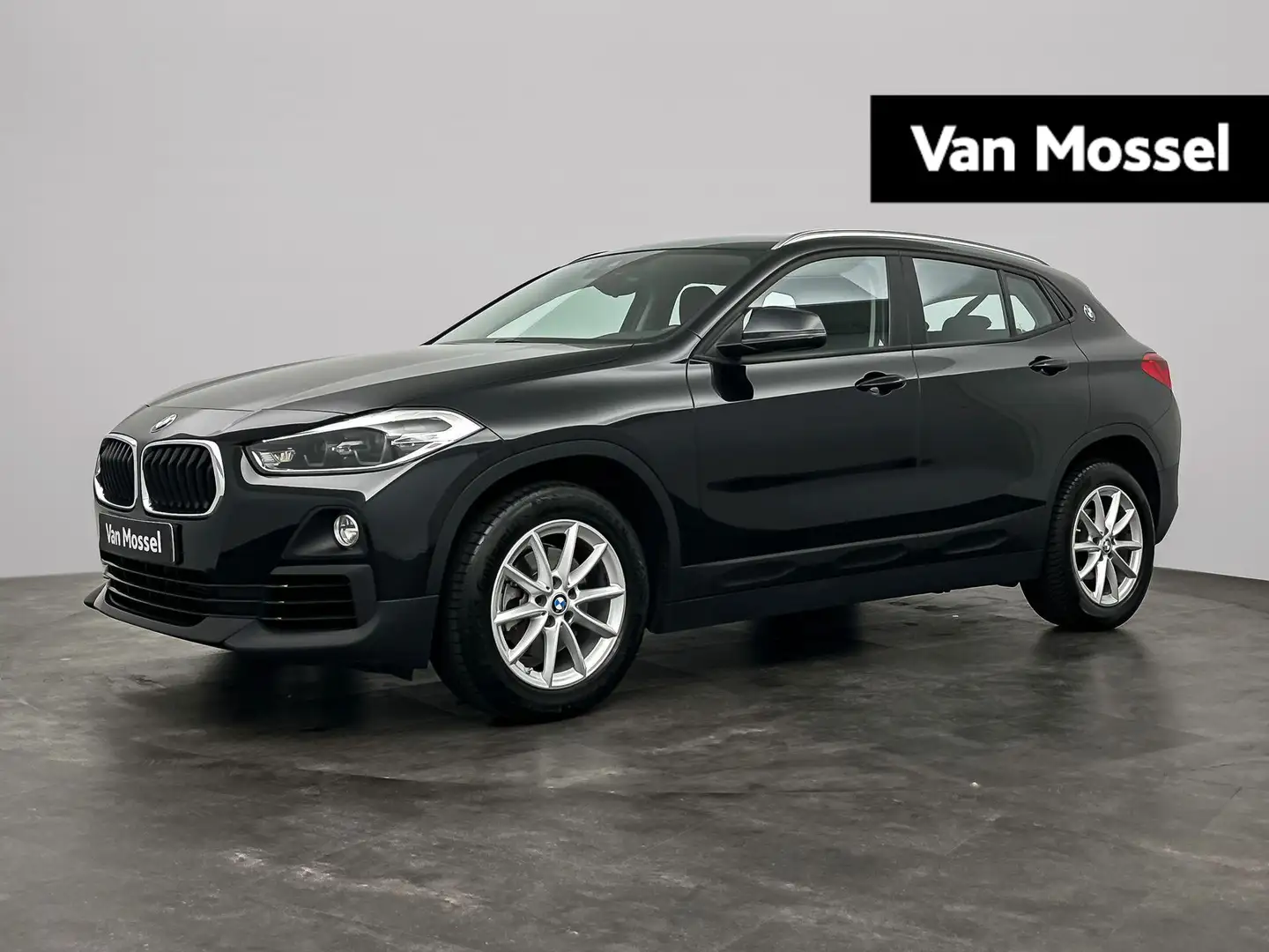 BMW X2 sDrive18i Executive | Parkeersensoren | Airco | Na Noir - 1